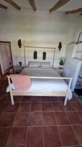 Casadelafamilia_Master-Bed front